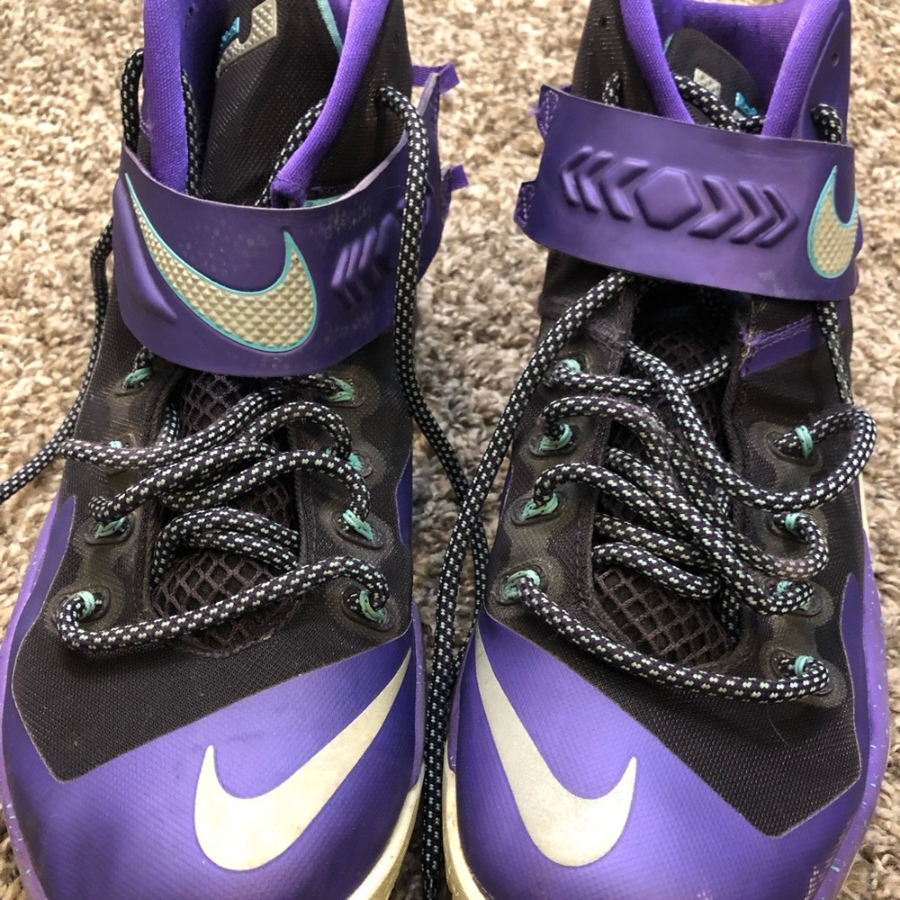 Men’s Nike athletic shoes